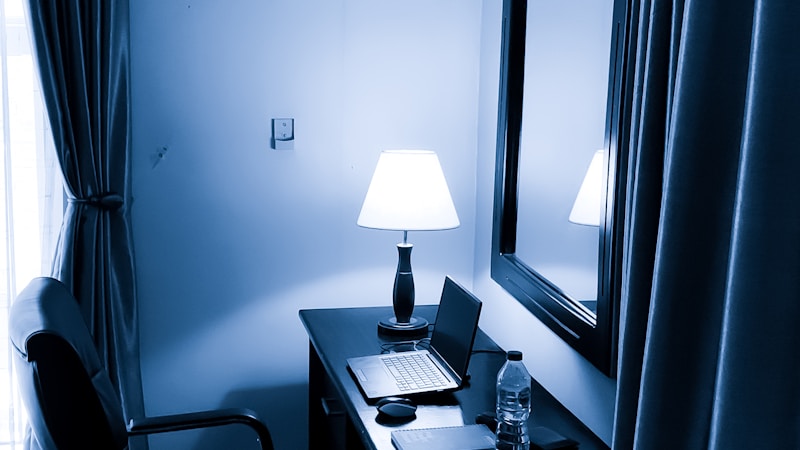エアコンを強くしても部屋が暑い原因は?すぐ試せる対処法と効かないときの見直しポイント